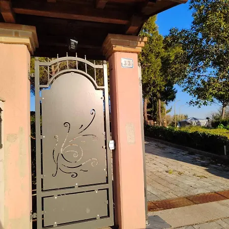 Wonderful In With Shared Swimming Pool Apartment *
