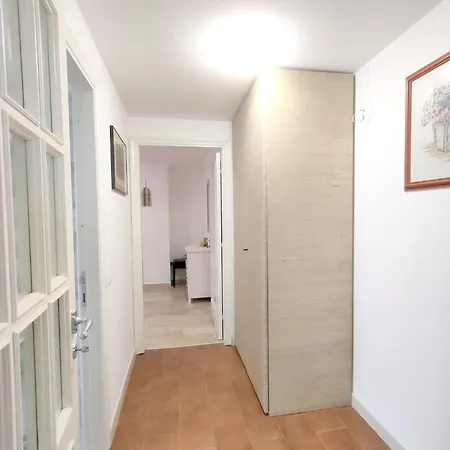 Wonderful In With Shared Swimming Pool Apartment *