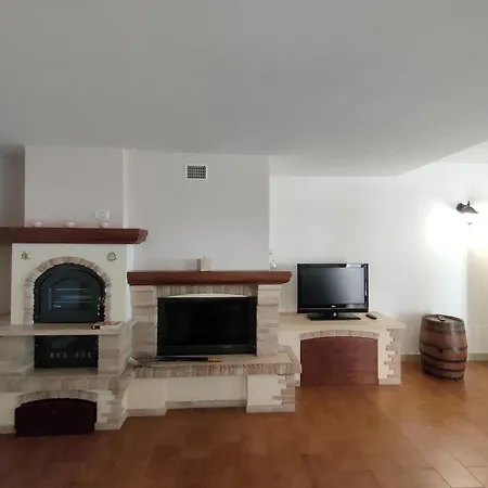 Wonderful In With Shared Swimming Pool Apartment *