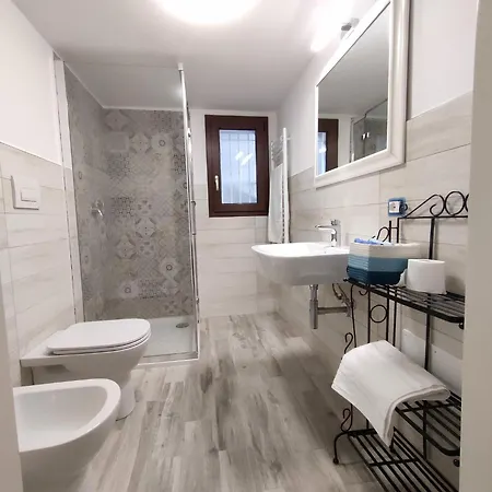 Wonderful In With Shared Swimming Pool Apartment